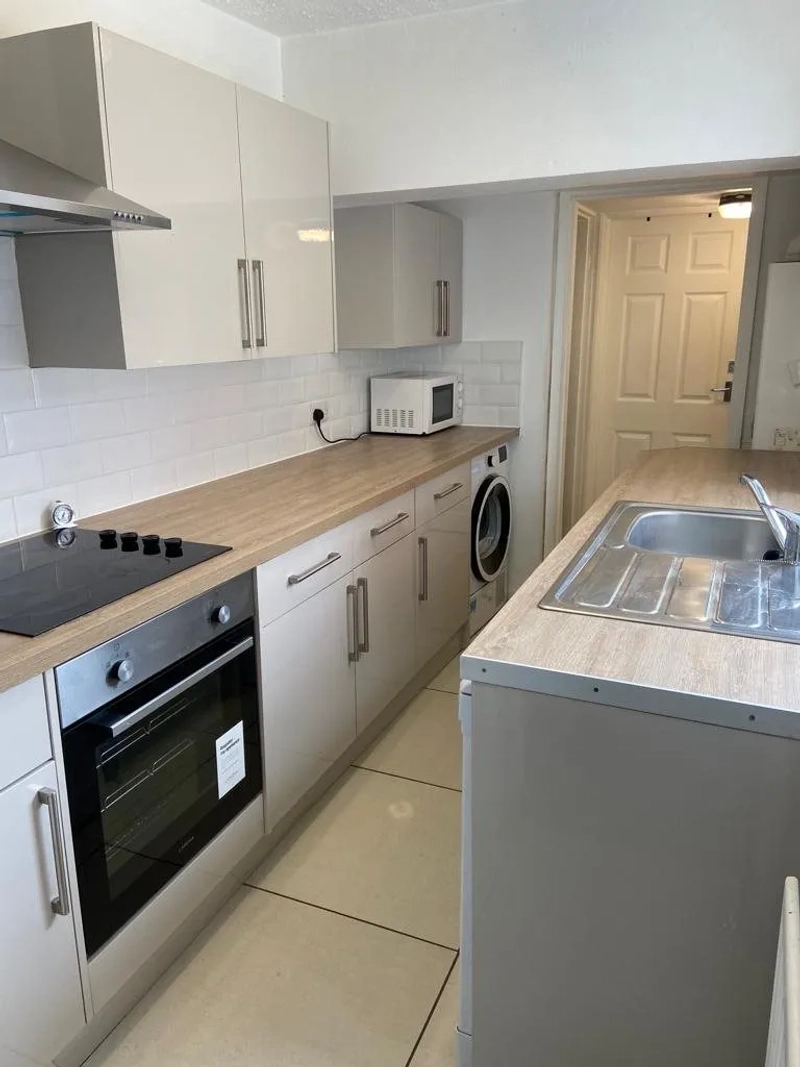 Moor Street, LN1 1PR - 4 Bed - Thumbnail 3